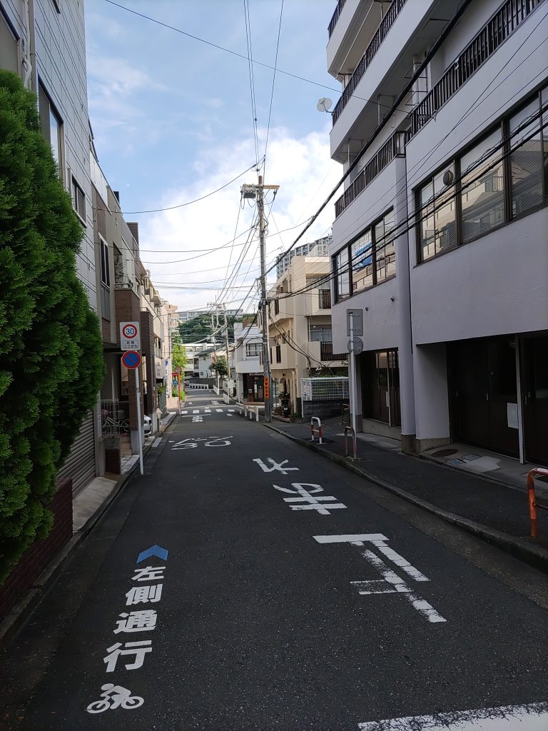 朝日町ダイカンプラザ前の通り